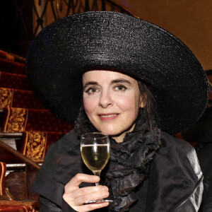 Portrait d'Amélie Nothomb.