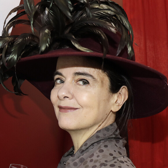 Chacun de ses écrits est un succès fou.
Amélie Nothomb - Salon du livre de Paris. © Cédric Perrin/Bestimage