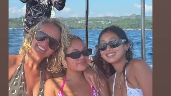 Laeticia Hallyday en vacances en Thaïlande : ses filles Jade et Joy très proches de Roman et Milo, les fils de Marc Lavoine