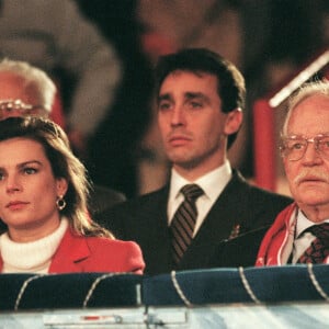 La famille de Monaco à la soirée du festival du cirque. Le prince Rainier avec sa fille la princesse Stéphanie de Monaco et Daniel Ducruet le 2 février 1996