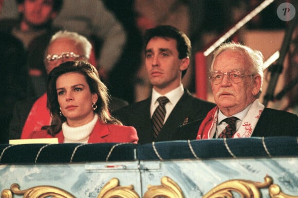 La famille de Monaco à la soirée du festival du cirque. Le prince Rainier avec sa fille la princesse Stéphanie de Monaco et Daniel Ducruet le 2 février 1996