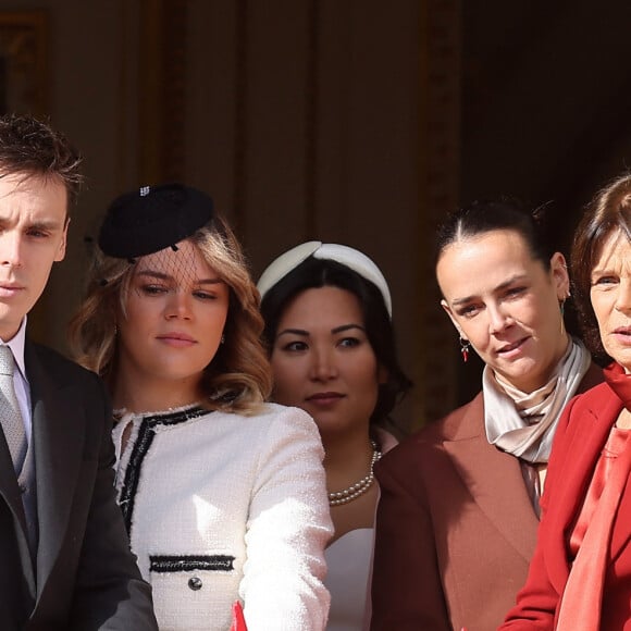 Louis Ducruet, Camille Gottlieb, Marie Chevallier, Pauline Ducruet, La princesse Stéphanie de Monaco - La famille princière au balcon du palais lors de la Fête Nationale de la principauté de Monaco le 19 novembre 2022. © Dominique Jacovides / Bruno Bebert / Bestimage 