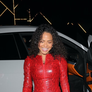 Christina Milian dîne dans un restaurant de Los Angeles avec son mari Matt Pokora dans une robe rouge.