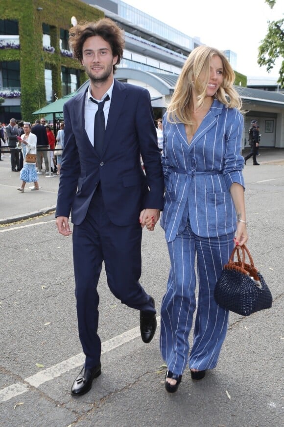 Sienna Miller et Oli Green quittent le tournoi de Wimbledon. Londres.