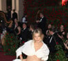 L'actrice avait dévoilé son baby bump sur le tapis rouge dans une tenue Schiaparelli composée d'un chemisier blanc et d'une jupe bouffante.
Sienna Miller lors du photocall de la soirée Vogue World 2023 à Londres le 14 septembre 2023.