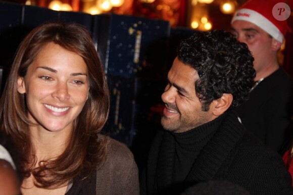 Jamel Debbouze dans un spot pour le retour de Bakchich Hebdo dans les kiosques le 13 mars 2010 avec sa femme Mélissa Theuriau