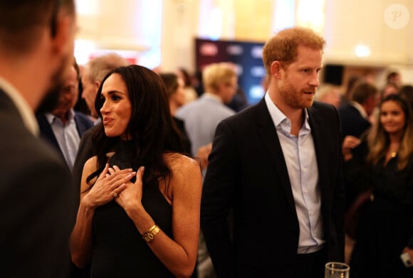 Un bracelet lui a même coûté plus de 17 000 dollars ! 
Le prince Harry, duc de Sussex et Meghan Markle, duchesse de Sussex, à la réception de l'IG25 et de l'Équipe du Canada à l'hôtel Hilton lors des Jeux Invictus à Düsseldorf, Allemagne, le vendredi 15 septembre 2023. 
