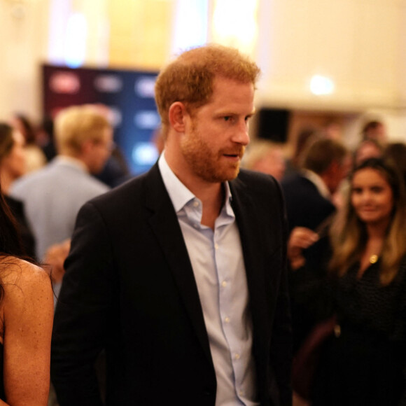 Un bracelet lui a même coûté plus de 17 000 dollars ! 
Le prince Harry, duc de Sussex et Meghan Markle, duchesse de Sussex, à la réception de l'IG25 et de l'Équipe du Canada à l'hôtel Hilton lors des Jeux Invictus à Düsseldorf, Allemagne, le vendredi 15 septembre 2023. 