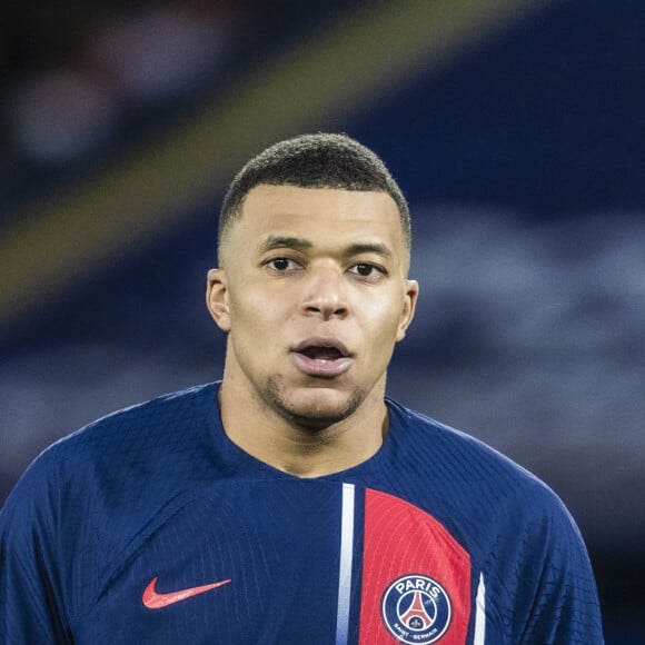 "J'ai perdu la spontanéité, la spontanéité de l'être humain. Moi, je veux sortir aller faire ça, je le fais pas. Non, tout est question d'organisation. Non, tout s'organise".
Kylian Mbappé - Trophée des Champions entre le PSG et Toulouse (2-0) au Parc des Princes à Paris le 3 janvier 2024. © Cyril Moreau/Bestimage 