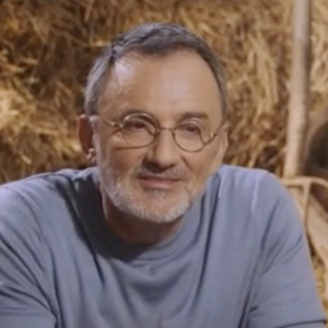 Frédéric Lopez a reçu Elisa Tovati, Marie-Claude Pietragalla et Ahmed Sylla dans Un dimanche à la campagne sur France, le 7 janvier 2024.