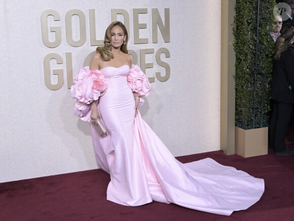 Jennifer Lopez - Photocall de la 81ème cérémonie des Golden Globes au Beverly Hilton à Los Angeles le 7 janvier 2024.