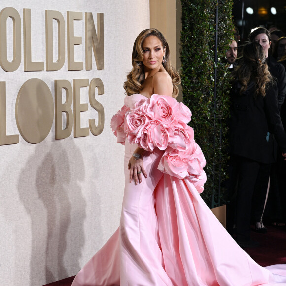 Jennifer Lopez - Photocall de la 81ème cérémonie des Golden Globes au Beverly Hilton à Los Angeles le 7 janvier 2024.