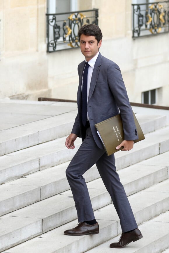 Gabriel Attal arrive pour le premier conseil des ministres du gouvernement de la Première ministre, au palais de l'Elysée à Paris, France, le 23 mai 2022. © Stéphane Lemouton/Bestimage
