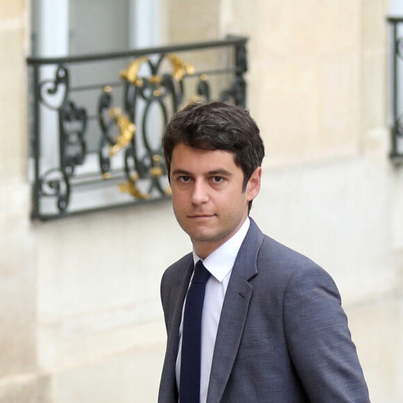 Gabriel Attal arrive pour le premier conseil des ministres du gouvernement de la Première ministre, au palais de l'Elysée à Paris, France, le 23 mai 2022. © Stéphane Lemouton/Bestimage