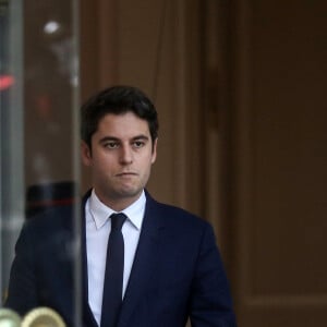 Le ministre de l'Education Gabriel Attal à la sortie du Conseil des ministres, au palais de l'Elysée, Paris, le 20 décembre 2023 © Stéphane Lemouton / Bestimage