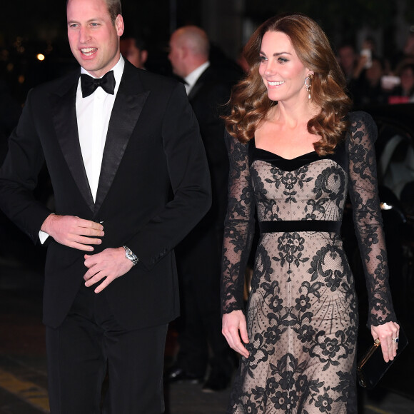 Le prince William, duc de Cambridge, et Kate Middleton - Le prince William, duc de Cambridge, et Kate Middleton, duchesse de Cambridge, arrivent à la soirée caritative "The Royal Variety Performance" à Londres, le 18 novembre 2019. Cet événement annuel est organisé au profit de l'association "The Royal Variety Charity", fonds de bienfaisance des artistes.