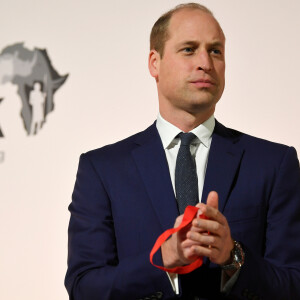 Le prince William, duc de Cambridge, remet les prix lors des Tusk Conservation Awards au cinéma Empire à Londres le 21 novembre 2019.