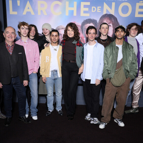 Pour la sortie du film "L'arche de Noé".
Olivier Claverie, Djanis Bouzyani, Valérie Lemercier, Bryan Marciano et Finnegan Oldfield et le cast - Avant-première du film "L'arche de Noé" à l'UGC Bercy à Paris le 20 novembre 2023. © Denis Guignebourg/BestImage 