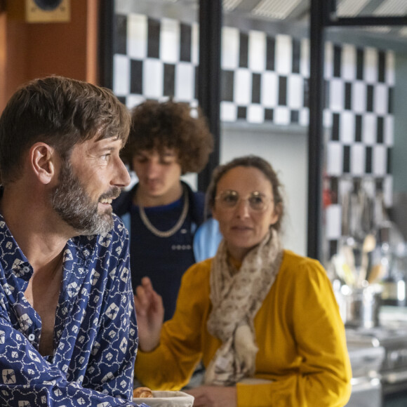 Laurent Kérusoré et Tim Rousseau sur le tournage de la série "Plus Belle la Vie Encore Plus Belle" dans les studios de la Belle de Mai à Marseille. © Nedim Imre / CAPA Pictures / TF1