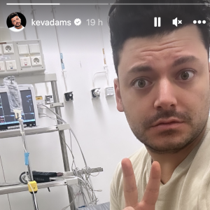 Après avoir été hospitalisé en urgence à Cannes.
Kev Adams révèle avoir été hospitalisé d'urgence à Cannes. Instagram