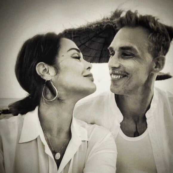 Les amoureux profitent de la douceur de vivre du pays 
Lola Dewaere et Gianni Giardinelli