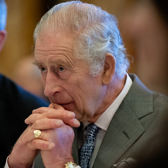 Charles III est dans la tourmente
Le roi Charles III d'Angleterre, organise un rassemblement de jeunes chefs religieux et communautaires britanniques au palais de Buckingham, à Londres, pour discuter des défis auxquels leurs communautés sont confrontées et des moyens par lesquels une plus grande cohésion et une plus grande fraternité peuvent être favorisées entre elles. 