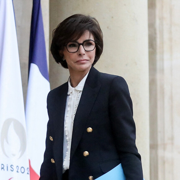 "Avant d'accepter, j'avais averti le président : 'Je veux d'abord que ma fille, Zohra, soit d'accord et ensuite avoir le feu vert de Nicolas Sarkozy'." Voilà qui est fait...
La ministre de la Culture Rachida Dati à son arrivée au conseil des ministres, au palais de l'Elysée, Paris, le 13 septembre 2023 © Stéphane Lemouton / Bestimage