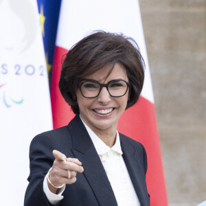 Son agenda est plutôt bien rempli.
La ministre de la Culture Rachida Dati à la sortie du conseil des ministres du nouveau gouvernement au palais présidentiel de l'Elysée à Paris. © Cyril Moreau/Bestimage