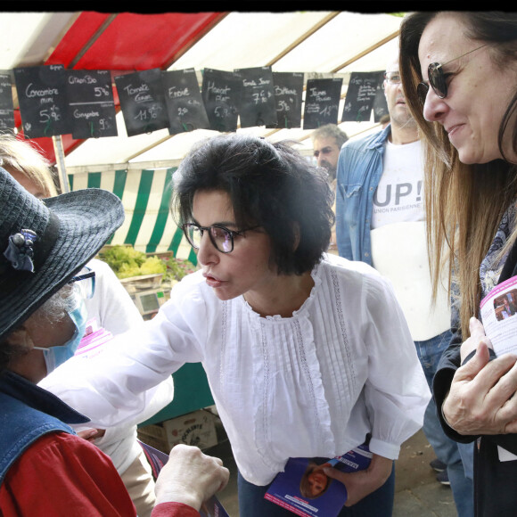 Exclusif - Tractage de Rachida Dati et Marie Toubiana, candidate LR dans la 16e circonscription, sur le Marché de la Place des Fêtes, en campagne pour les élections législatives. Paris, 19e arrondissement, le 15 mai 2022