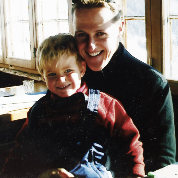 Archives - Michael et son fils Mick Schumacher posant à Genève le 7 décembre 2003.