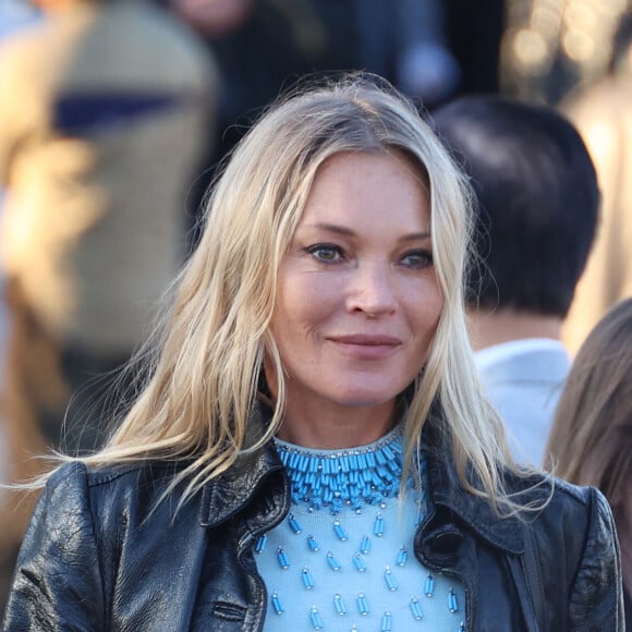 Kate Moss - Sorties du défilé Dior "Collection Homme Prêt-à-Porter Automne/Hiver 2024-2025" lors de la Fashion Week de Paris (PFW), à l'École Miliatire, Place Fontenoy, à Paris, France, le 19 janvier 2024. © Denis Guignebourg/Bestimage 