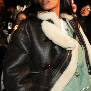 Une information que n'a pas pu louper Tina Kunakey
Tina Kunakey au défilé Kenzo collection homme automne/hiver 2024/2025 lors de la fashion week à Paris (PFW) le 19 janvier 2024.