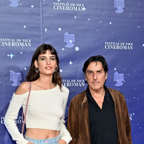 Alma Jodorowsky et Yvan Attal durant la soirée d'ouverture de la 5eme édition du festival Cinéroman au cinéma Pathé Gare du Sud à Nice, le 2 octobre 2023. C'est le film "Un coup de dés" réalisé par Yvan Attal en présence d'Alma Jodorowsky, d'Yvan Attal et Guillaume Canet qui a ouvert le Festival. © Bruno Bebert / Bestimage