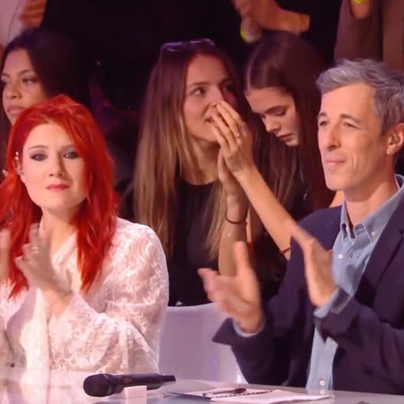 Michael Goldman et Adeline Toniutti après les résultats de la demi-finale départageant Axel et Julien.
(Capture d'écran - TF1 - Star Academy)