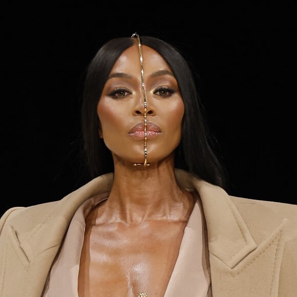 Un défilé Balmain signé Olivier Rousteing clôturé en beauté par une star iconique du milieu de la mode.
Naomi Campbell - Défilé Balmain Collection Homme Prêt-à-Porter Automne/Hiver 2024-2025 lors de la Fashion Week de Paris (PFW), à Paris, France.