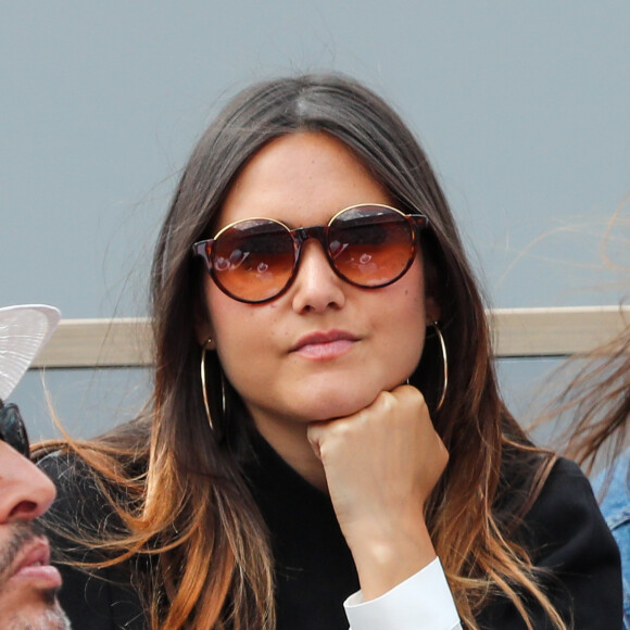 Pour son ouvrage "Corps et coeurs", Laurie Darmon est allée à la rencontre de Joyce Jonathan, qui fut plusieurs fois la proie de critiques sur ses changements de poids.
Joyce Jonathan - Célébrités dans les tribunes des internationaux de France de tennis de Roland Garros à Paris, France. © Jacovides-Moreau/Bestimage