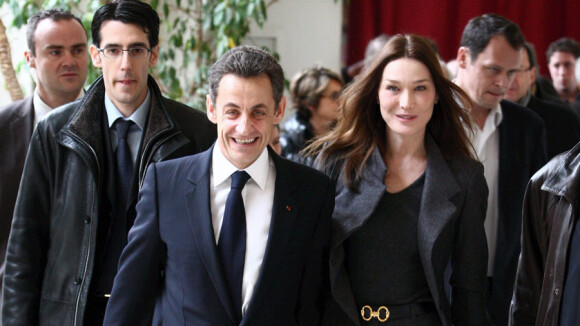 Carla et Nicolas Sarkozy : Regardez-les, unis envers et contre tous... A voté !