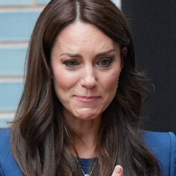 Ce fut un choc pour l'Angleterre entière... pour la planète !
Catherine (Kate) Middleton, princesse de Galles, inaugure la nouvelle unité de chirurgie de jour pour enfants "Evelina" à l'hôpital Guy's et St Thomas de Londres.