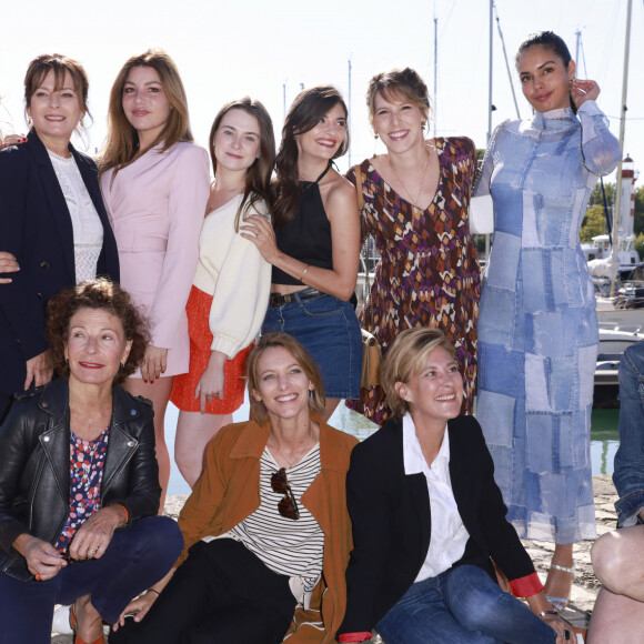 Elle a pu compter sur le soutien d'actrices de "Plus belle la vie"
Anne Decis, Lola Marois, Marie Mallia, Eleonore Sarrazin,Cécilia Hornus, Léa François, Horya Benabet, Sylvie Flepp, Elodie Varlet, Caroline Riou, Marie Réache PLUS BELLE LA VIE Le festival de fiction TV de La Rochelle samedi 17 septembre 2022. © Christophe Aubert via Bestimage