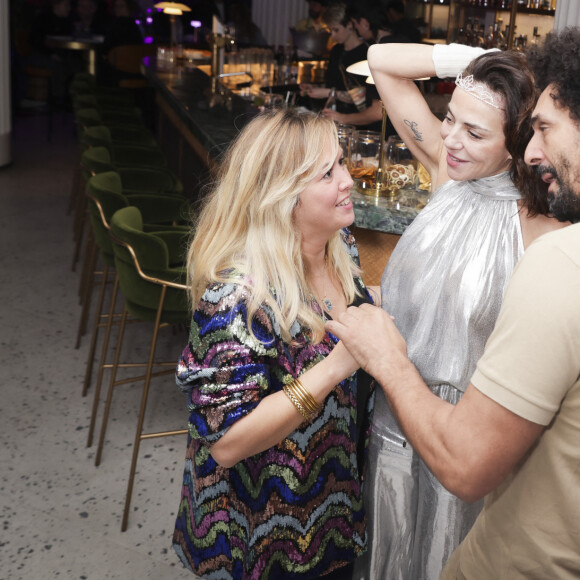 Ils ont été rejoints par Enora Malagré, leur amie. 
Exclusif - Enora Malagré, Tomer et Sandra Sisley - Soirée au restaurant de l'Hotel Kimpton, le Montecito, organisée par S.Sisley à Paris le 25 janvier 2024. © Jack Tribeca / Bestimage 