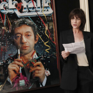 Avant que cette maison ne devienne un musée.
Charlotte Gainsbourg lors de l'inauguration de la Maison Gainsbourg, rue de Verneuil à Paris. © Alain Guizard / Bestimage