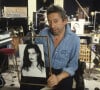 Car elle trouvait le cimetière "trop glauque".
Archives - En France, à Paris, Serge Gainsbourg chez lui, dans son hotel particulier de la rue de Verneuil, posant au milieu de son bric-à-brac où il entasse des objets hétéroclites en mai 1985. © Michel Marizy via Bestimage