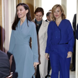 ... et a complété sa tenue avec un accessoire appartenent à sa fille, la princesse héritière Leonor.
La reine Letizia d'Espagne à la remise des Prix nationaux Reine Letizia pour le handicap à Madrid le 29 janvier 2024.