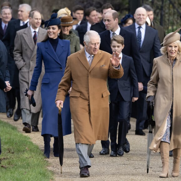 Le roi Charles III d'Angleterre et Camilla Parker Bowles, reine consort d'Angleterre, le prince William, prince de Galles, et Catherine (Kate) Middleton, princesse de Galles, avec leurs enfants le prince George de Galles, la princesse Charlotte de Galles et le prince Louis de Galles - Messe de Noël à Sandringham, 25/12/2023