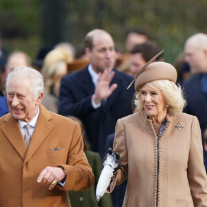 Le roi Charles III d'Angleterre et Camilla Parker Bowles, reine consort d'Angleterre, le prince William, prince de Galles, et Catherine (Kate) Middleton, princesse de Galles, avec leurs enfants le prince George de Galles, la princesse Charlotte de Galles et le prince Louis de Galles - Messe de Noël à Sandringham, 25/12/2023