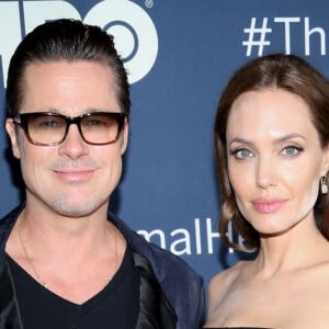 Brad Pitt a retrouvé provisoirement son "statut d'actionnaire majoritaire". Il veut désormais obtenir "l'annulation de la vente par Angelina Jolie à Yuri Scheffer".
Brad Pitt, Angelina Jolie - Première du film "The Normal Heart" à New York le 12 mai 2014.