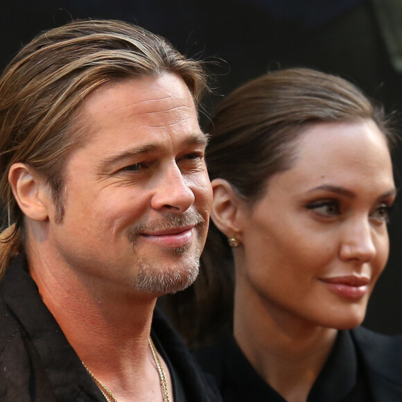 C'est une affaire qui n'en finit plus.
Brad Pitt et Angelina Jolie - Avant-première du film "World War Z" à Paris.