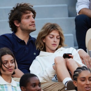 C'est son appartement parisien qui a été la cible des malfaiteurs.
Victoria Monfort et son compagnon - Personnalités dans les tribunes lors des Internationaux de France de tennis de Roland Garros à Paris. Le 31 mai 2023 © Moreau-Jacovides / Bestimage