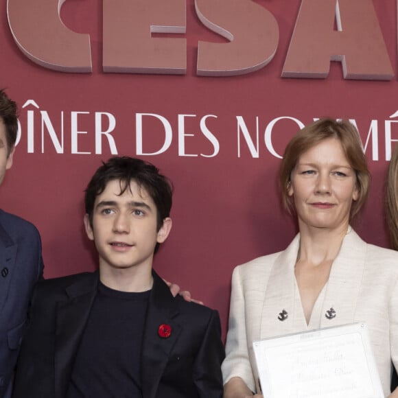 Avec 6 nominations, "Anatomie d'une chute" de Justine Triet pourrait bien tout rafler cette année.
Antoine Reinartz, Milo Machado-Graner, Sandra Hüller, Justine Triet et Swann Arlaud - Dîner des nommés des César 2024 au Fouquet's Paris, le 5 février 2024. © Olivier Borde / Bestimage