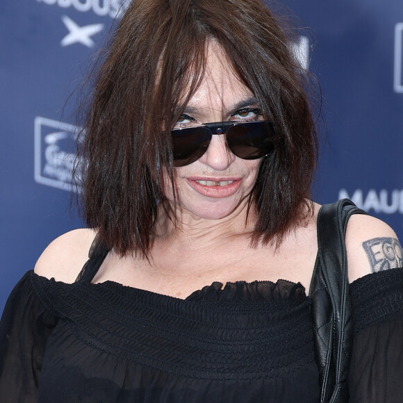 Béatrice Dalle (Le bonheur est pour demain) sur le tapis bleu de la 16ème édition du festival du film francophone de Angoulême le 23 août 2023. © Coadic Guirec / Bestimage